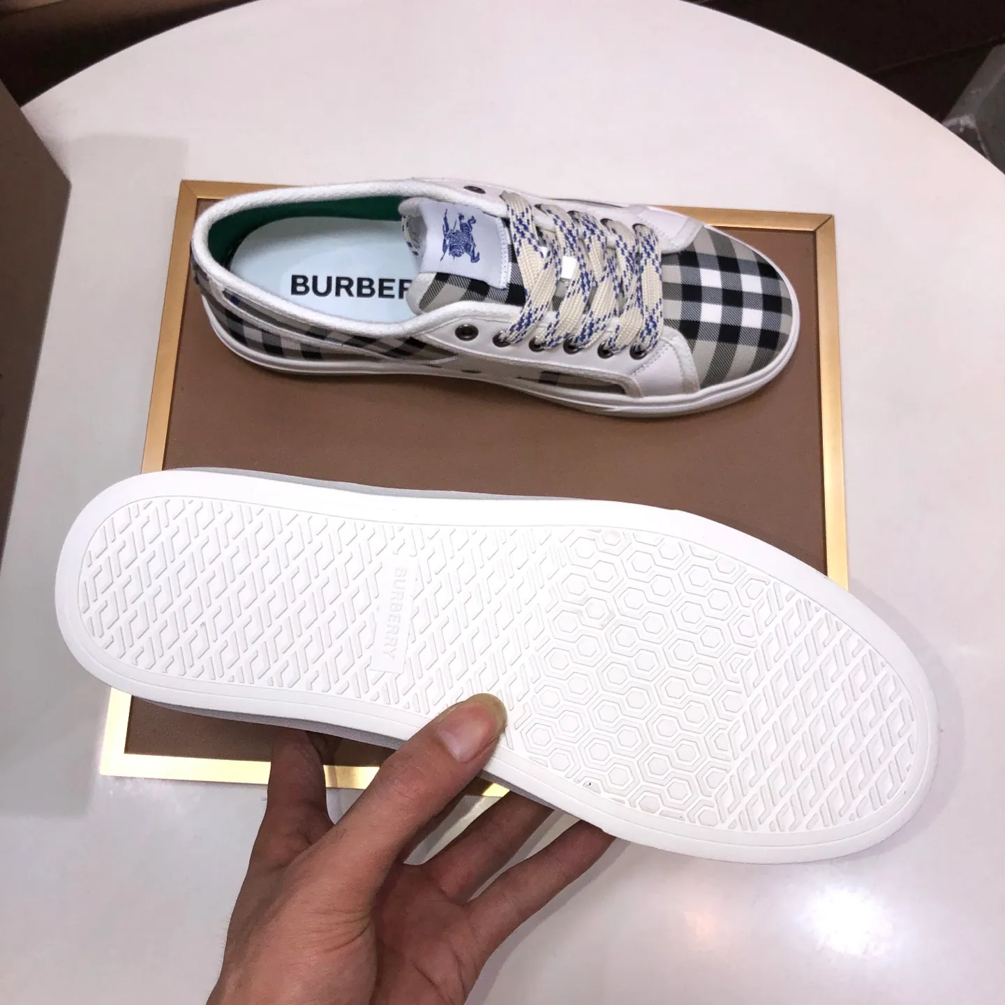 Men's shoes💰460💰【Burberry】Classic low-top sneakers｜Imported cowhide with classic plaid fabric｜Sheepskin lining｜Original outsole｜Fine workmanship and comfortable to wear Size: 38-44 (customized at 45)